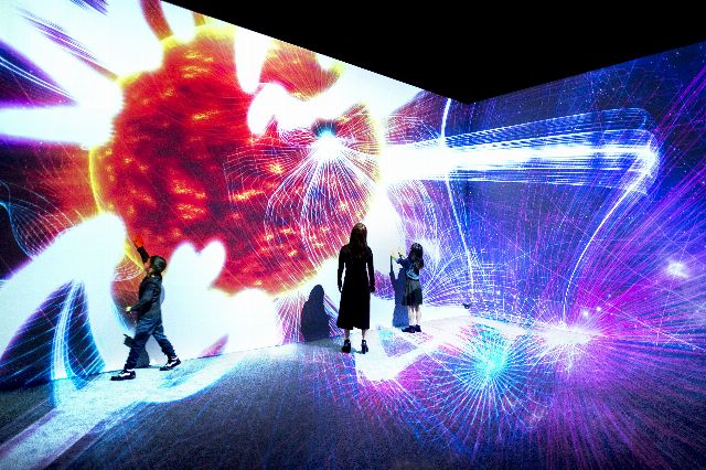 全息投影技术也称虚拟成像技术,是利用干涉和衍射原理记实并再现物体